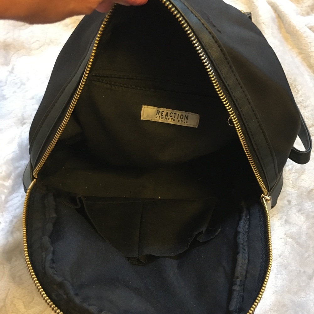 Back pack - Picture 3 of 3